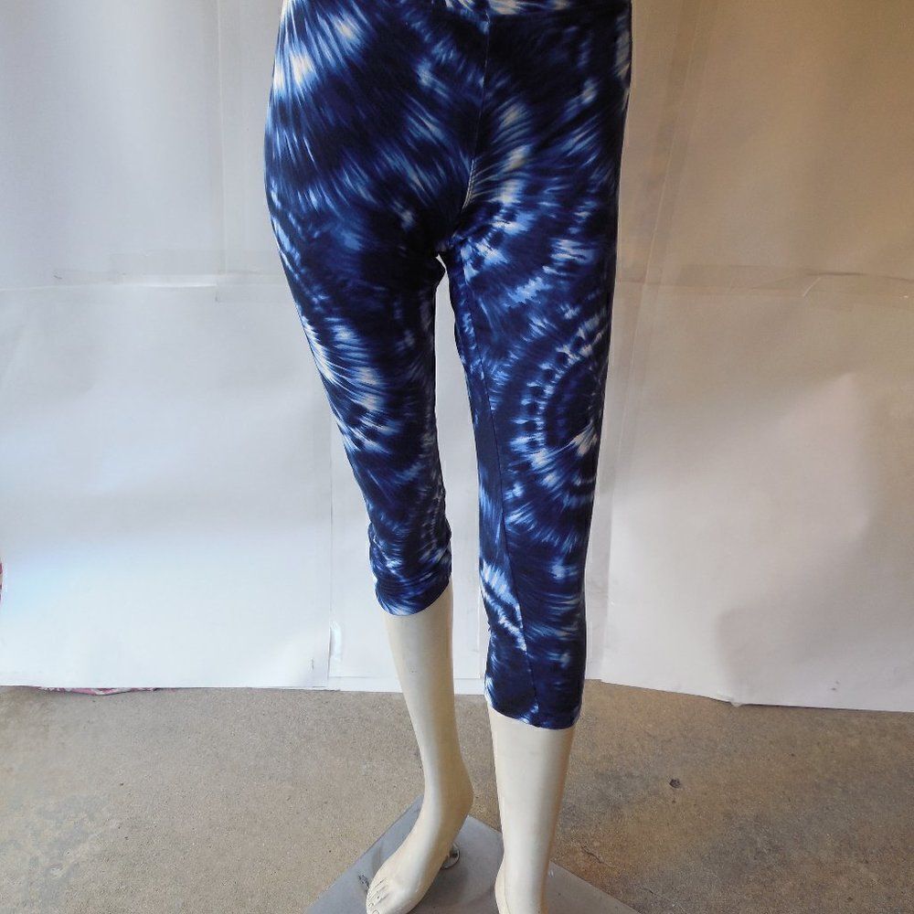 5681...Hot Kiss Blue Color Print Leggings Size L